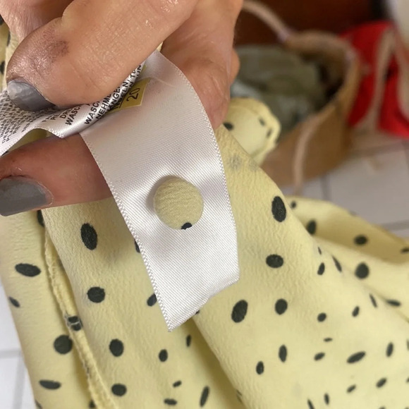 ASOS pale yellow polka dot dress size 2 runs big - Picture 10 of 17